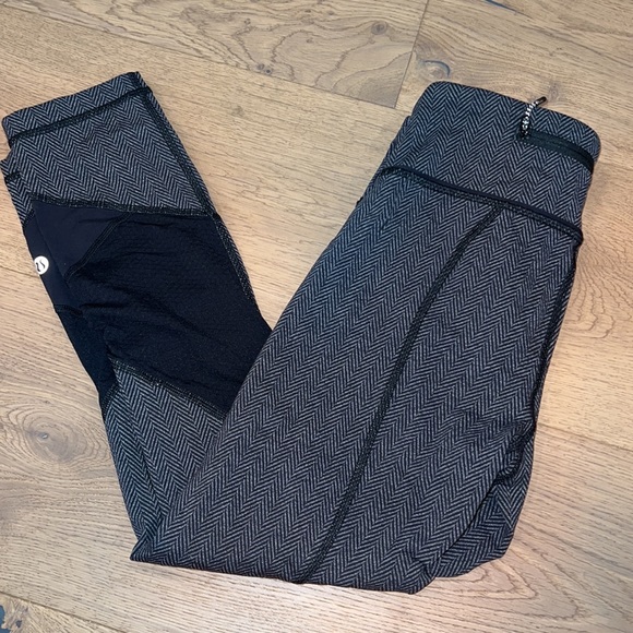 Lululemon Cropped Leggings - Picture 3 of 3